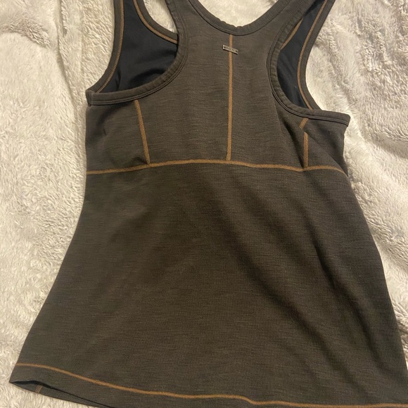 Prana Large Hatha tank- great coverage and support - Picture 3 of 3